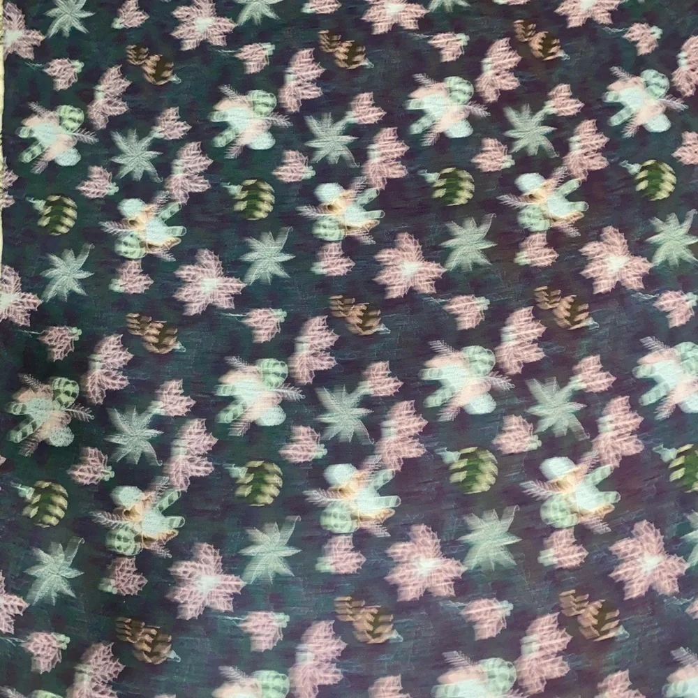 Vintage Christmas Matelassé Holly Leaves & Berries Holiday Table Cloth 63.6”L